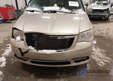 2015 Chrysler Town & Country Touring z USA, uszkodzony, nr VIN 2C4RC1BG9FR551864